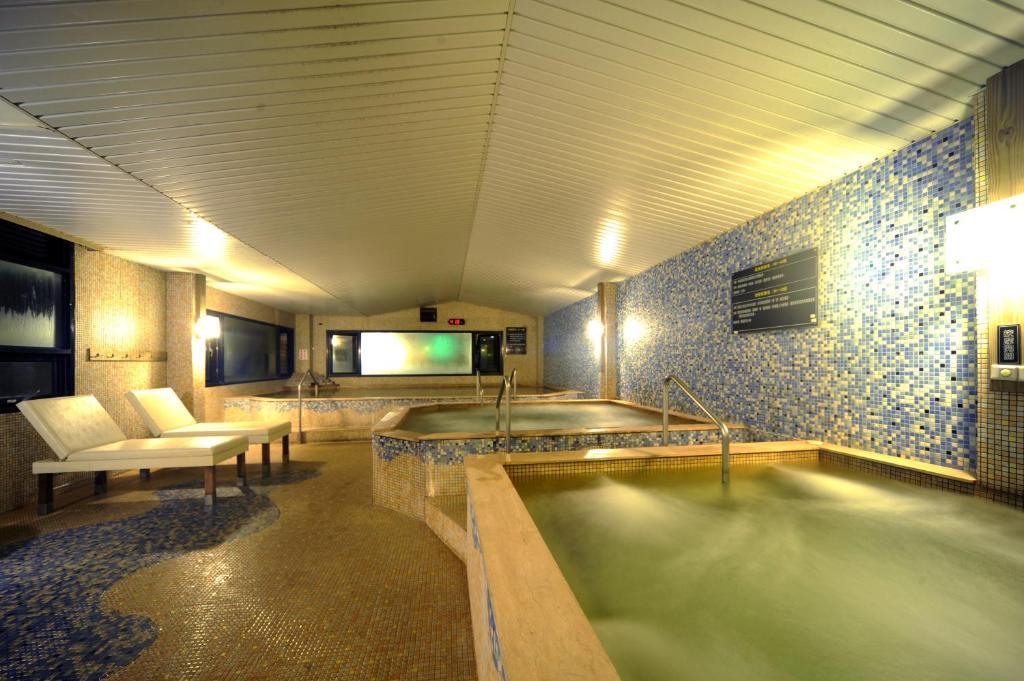 Chat Hot Spring Resort Цзилун Экстерьер фото