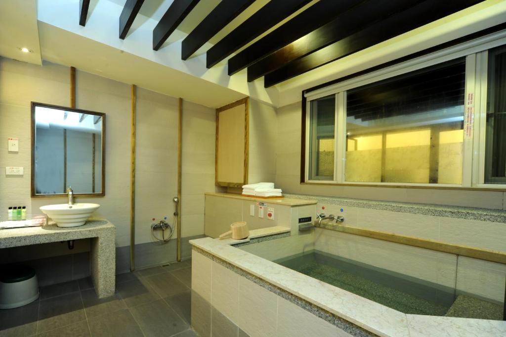 Chat Hot Spring Resort Цзилун Экстерьер фото