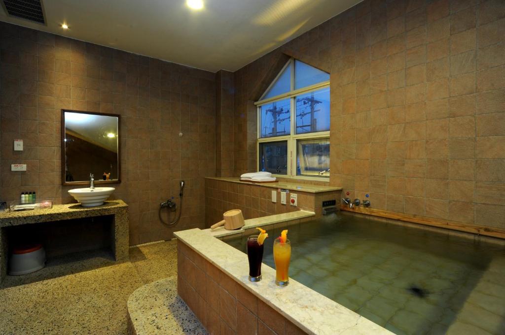 Chat Hot Spring Resort Цзилун Номер фото