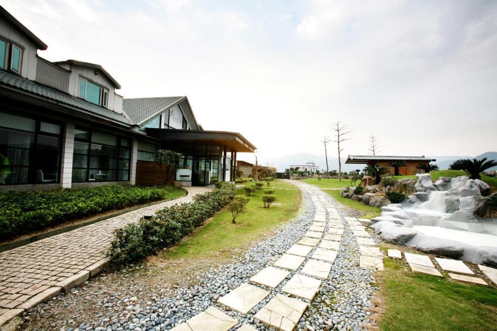 Chat Hot Spring Resort Цзилун Экстерьер фото