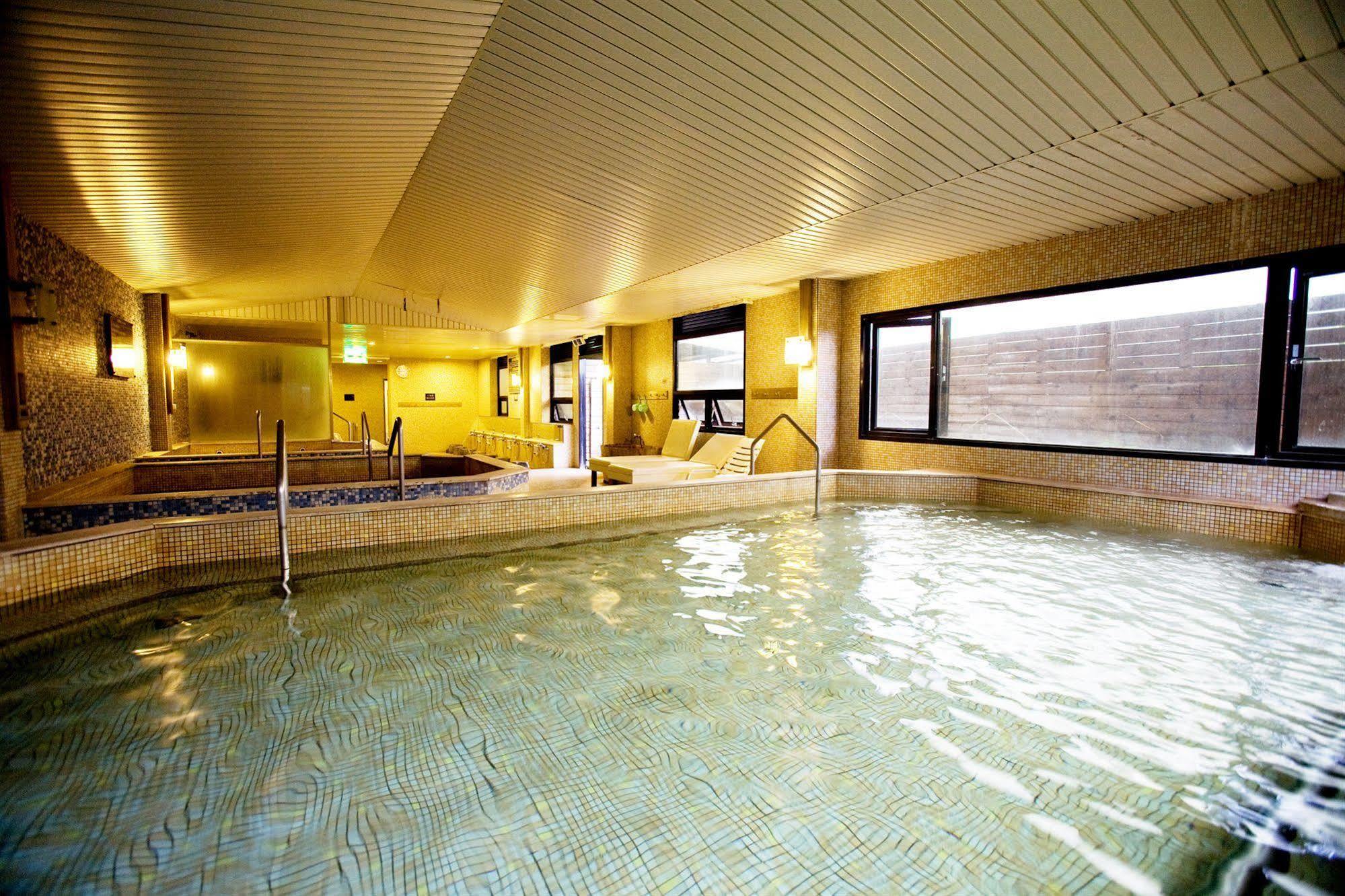 Chat Hot Spring Resort Цзилун Экстерьер фото