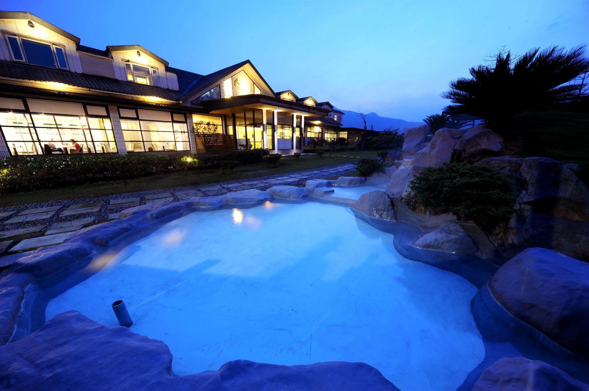 Chat Hot Spring Resort Цзилун Экстерьер фото