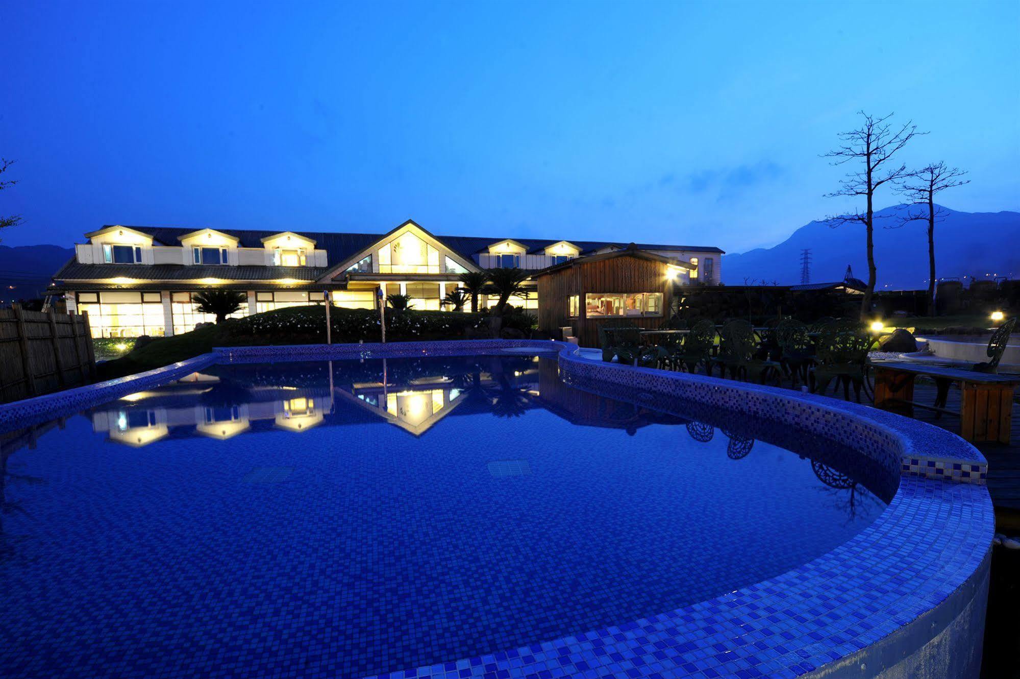 Chat Hot Spring Resort Цзилун Экстерьер фото