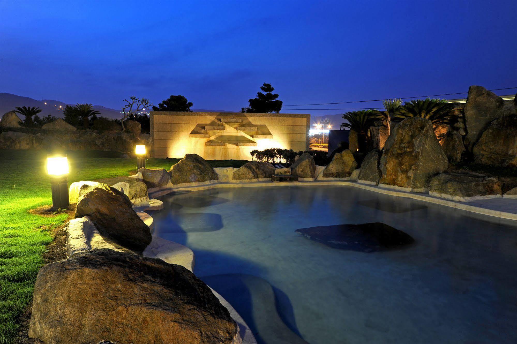 Chat Hot Spring Resort Цзилун Экстерьер фото